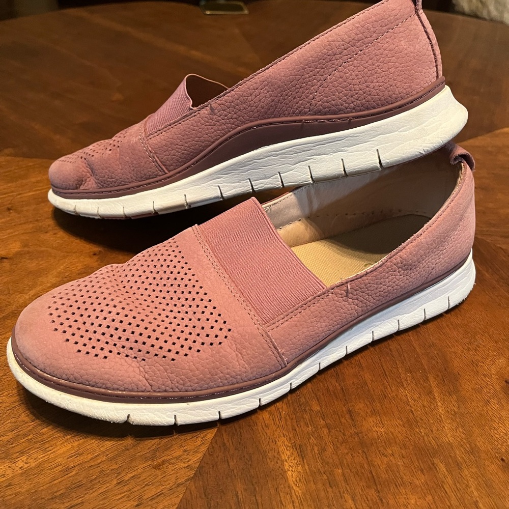 Vionic Size 9 - image 2